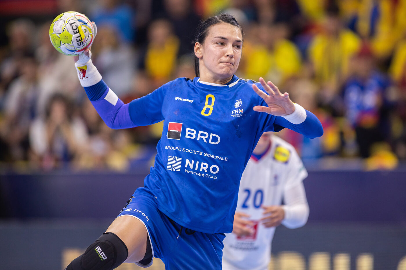 Cristina Neagu „a luat foc” după înfrângerea cu Muntenegru! Acuzații grave la adresa brigăzii de arbitri din Austria: „Din primul minut au făcut asta! Aceste fete nu ar trebui să mai arbitreze pe nimeni”