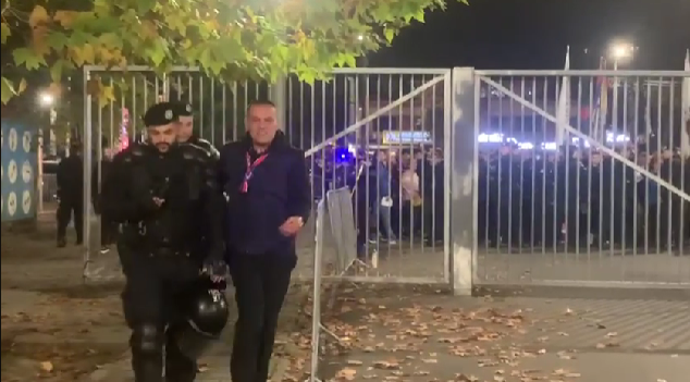 Gheorghe Mustață, scandal cu jandarmii înaintea meciului FCSB – West Ham! Ce l-a deranjat pe liderul ultrașilor din Peluza Nord | VIDEO EXCLUSIV