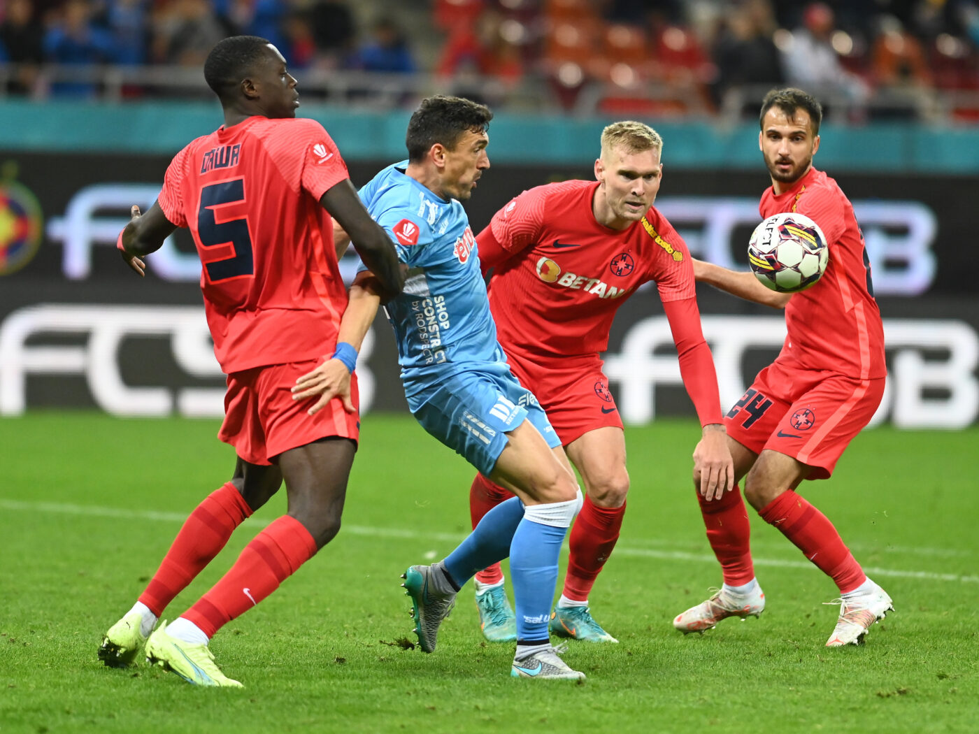 Cine transmite la tv FCSB – West Ham United în ultimul meci din grupele Conference League