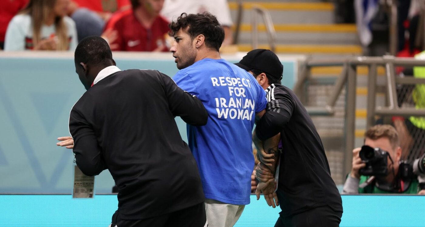Iran a ameninţat familiile jucătorilor de la echipa naţională cu închisoarea şi tortura! Ce au făcut fotbaliștii prezenți la Cupa Mondială 2022