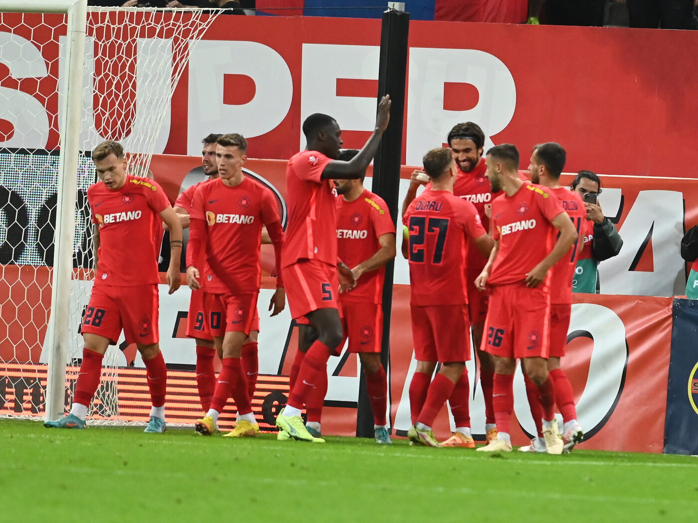 Lucian Becali l-a dat de gol pe patronul lui FCSB! Numele surpriză apărut pe lista plecărilor. „Urmează să-l dea afară!”