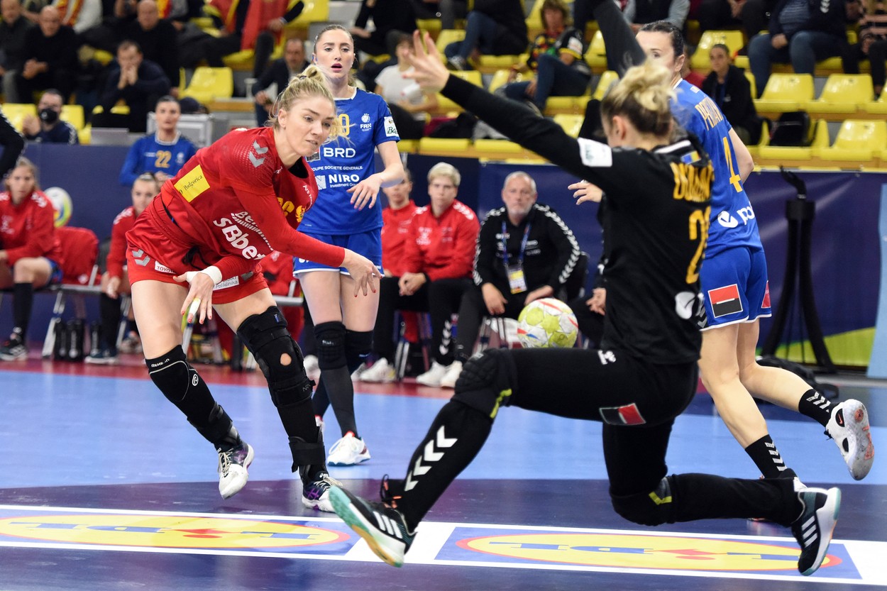 Ne-au furat calificarea la EHF Euro 2022! România, învinsă de un arbitraj absolut scandalos în duelul cu Muntenegru | EDITORIAL ANDREI PREOTU