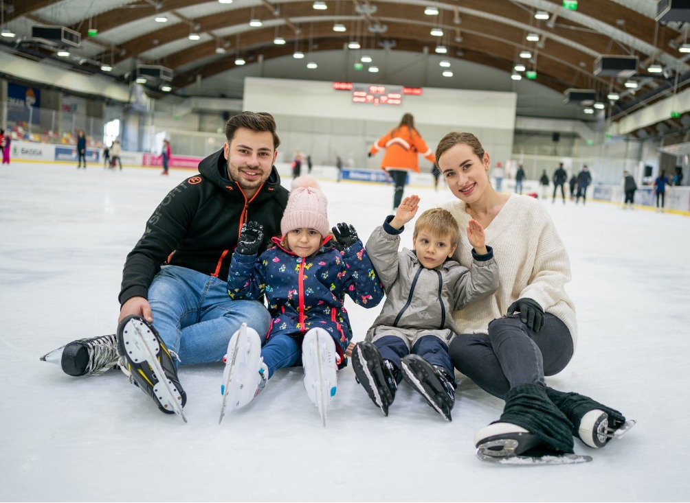 Patinoarul Allianz-Țiriac Arena organizează Ziua Porților Deschise și oferă acces gratuit pe gheață publicului larg în data de 2 decembrie 2022