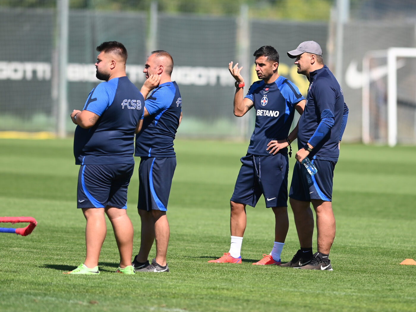 Pintilii și Neubert l-au „lucrat” pe Nicolae Dică? Dezvăluiri incendiare despre războiul „silențios” din vestiarul FCSB!
