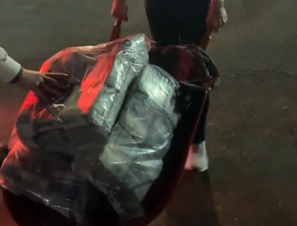 Imagini rare! Cum arată 10 milioane de dolari câștigate la pariuri sportive și cărate cu roaba | VIDEO