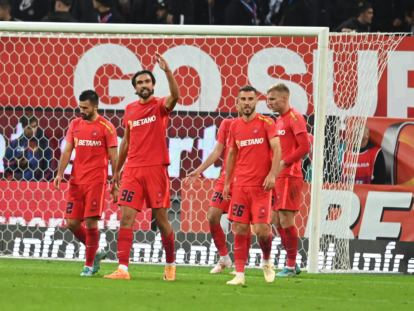 Titularul de la FCSB care se sacrifică meci de meci. „Are probleme medicale imense! Trebuie să-l protejăm”
