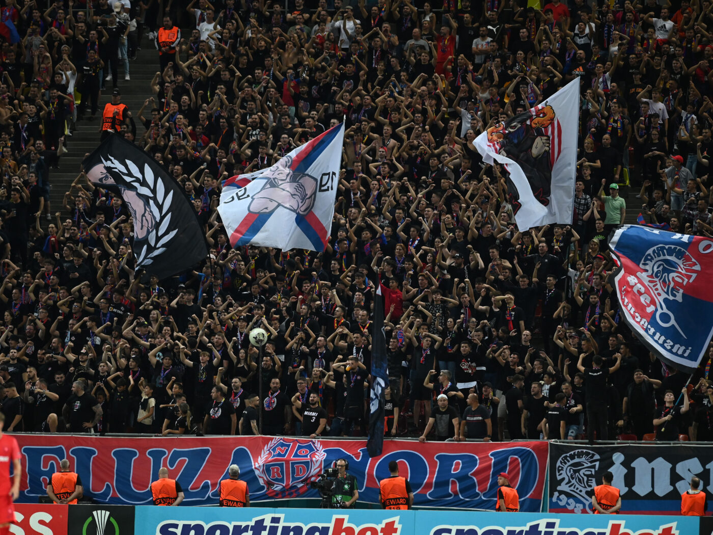 Ultrașii lui FCSB se pregătesc de un adevărat război pe Arena Națională! Îndemn rasist și violent înaintea meciului cu Rapid. „Să dăm binețe înaripatelor! Venim în grupuri organizate să-i îmbrățișăm!”