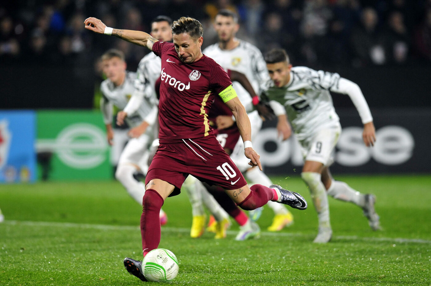 Schimbă Dan Petrescu executantul? Ciprian Deac a ratat jumătate din penalty-urile din Europa în ultimii ani | ANALIZĂ