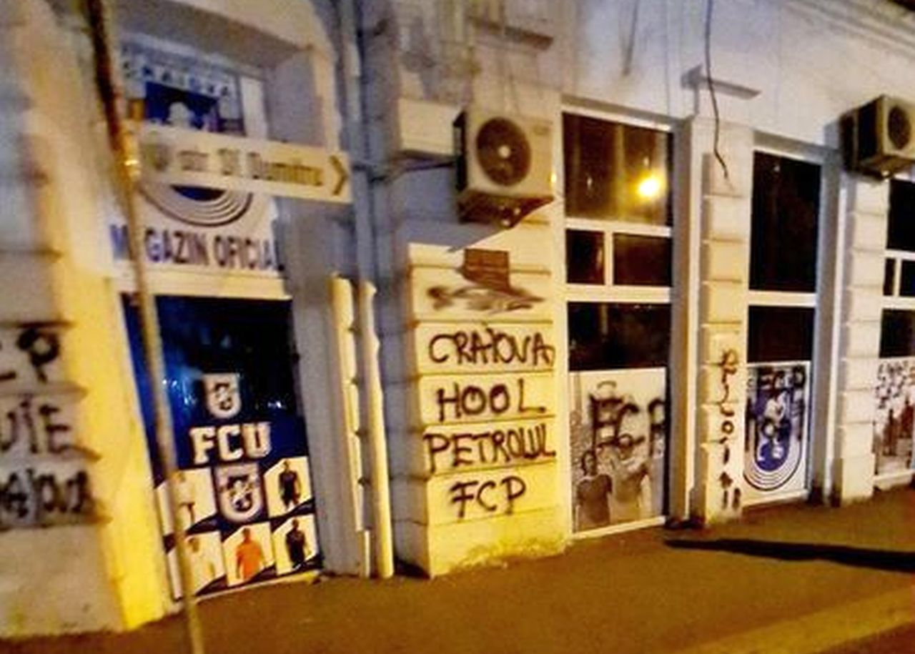 Scandal la FC U Craiova, după reinstalarea lui Nicolo Napoli! Trei suporteri au vandalizat sediul clubului lui Adrian Mititelu | FOTO