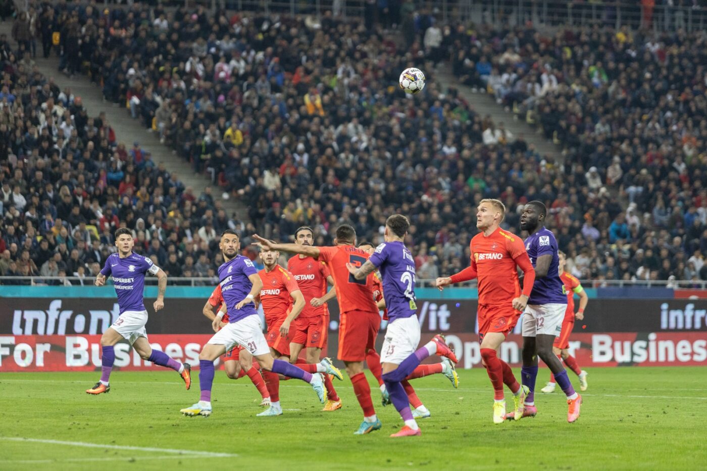 Marius Avram răspunde la o întrebare grea: care e diferența dintre hențul lui Albu la partida cu Farul față de hențul lui Adrian Șut la derby-ul cu FCSB? | ANALIZĂ ETAPA 17