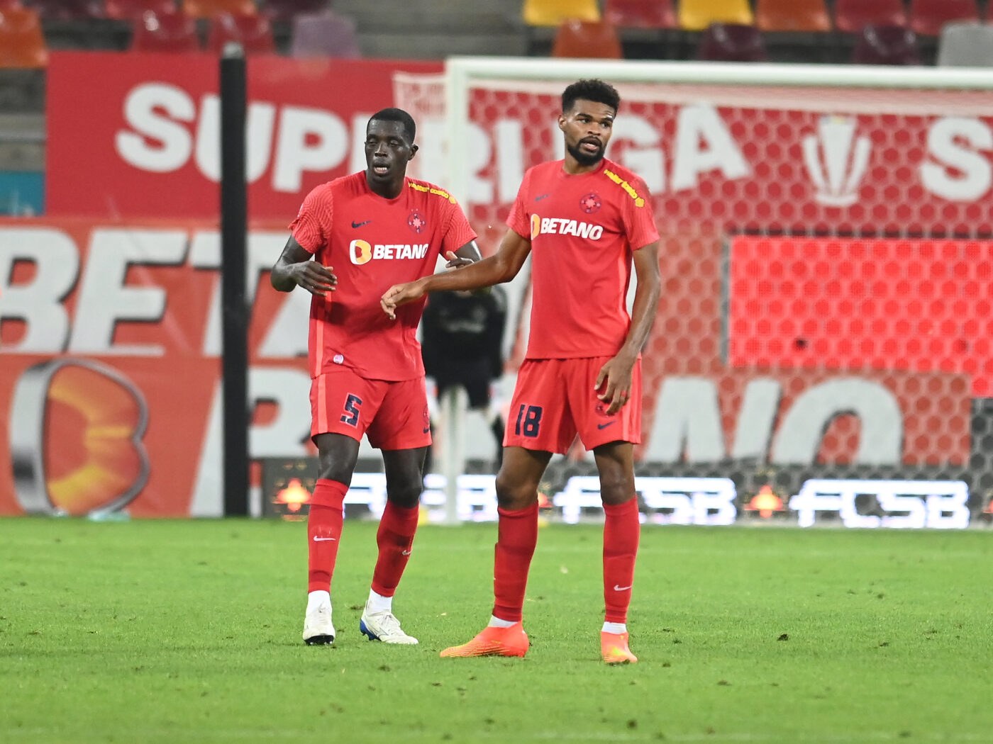 De ce au fost scoși Malcom Edjouma și Joyskim Dawa din lotul lui FCSB pentru meciul cu Rapid: „Nu cred că e o coincidență”