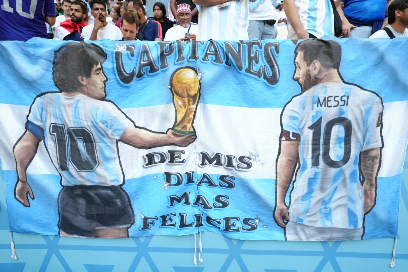 EDITORIAL VALI MORARU | Colind! „Messi poate veni și-i poate sta alături lui Maradona, printre zei, dar tot Diego stă în capul mesei”