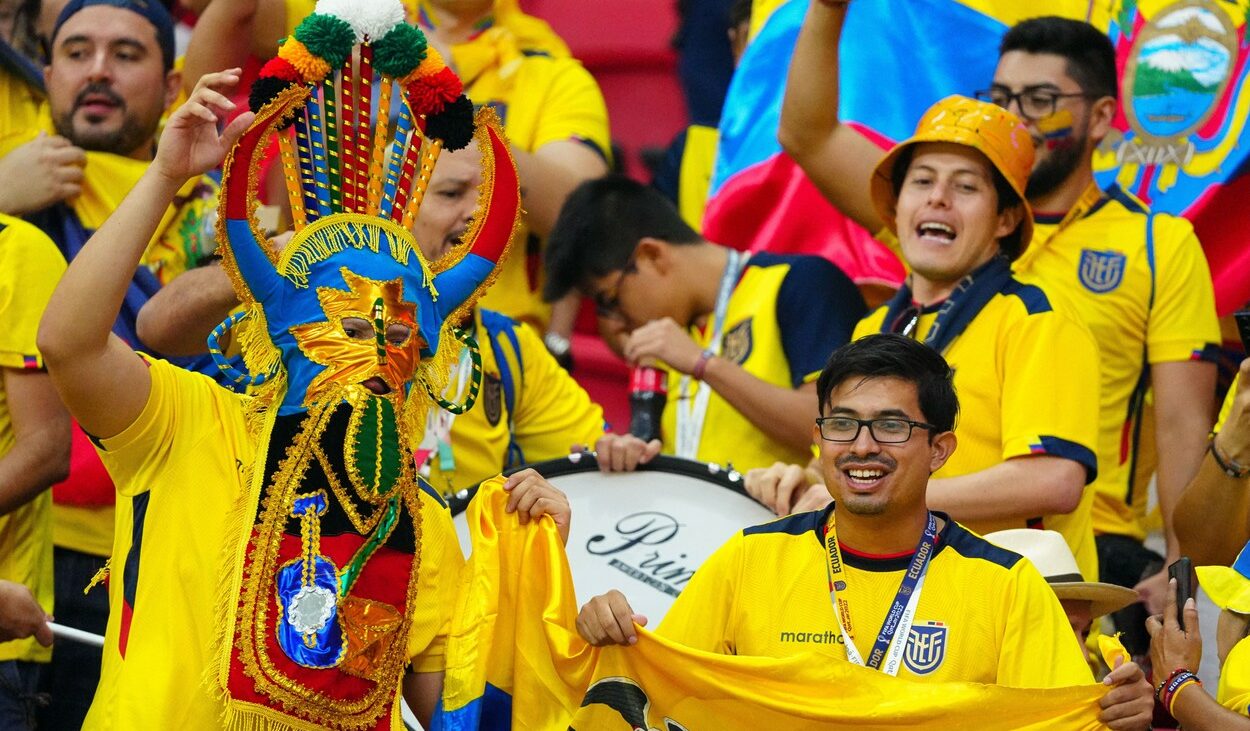 Protest fără echivoc făcut de către fanii Ecuadorului! Ce au scandat suporterii veniți la meciul de deschidere al Campionatului Mondial din Qatar | VIDEO