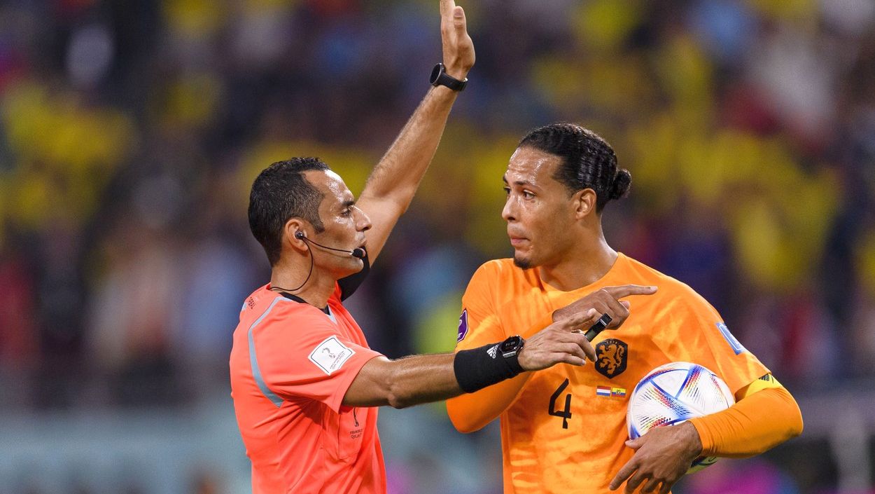 Virgil van Dijk, luat la țintă de către legenda Marco van Basten, după Olanda – Ecuador: „Nu se impune ca un lider!”. Fundașul a replicat: „E ușor să vorbești din studio!”