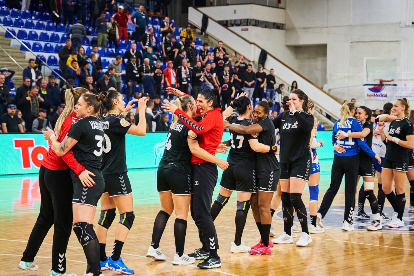 Gloria Buzău pierde în Ungaria, 26-29 cu Mosonmagyarovari KC, dar păstrează șanse de calificare în grupele EHF European League. Antrenorul Adrian Chiruț: „Ne putem califica!”