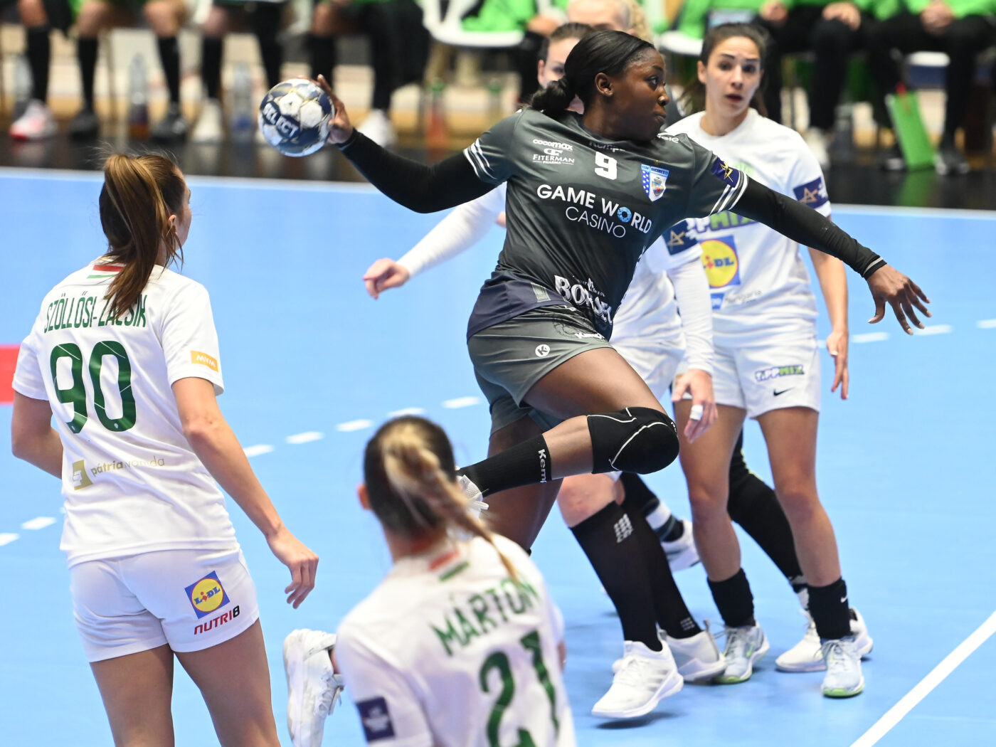 CSM București – Ferencvaros 30-24. Cristina Neagu, meci fabulos în Liga Campionilor! Echipa lui Adi Vasile, revenire spectaculoasă