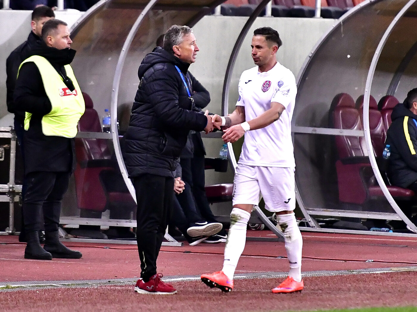 Ciprian Deac, explicații după momentul tensionat dintre el și Dan Petrescu. „Am fost supărat că nu mai rămâneam pe teren!”