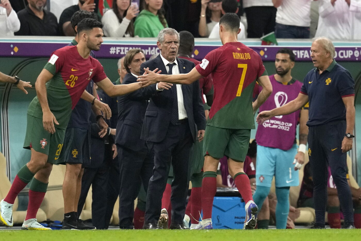 Cristiano Ronaldo, atacat din toate părțile! Un fost coechipier de la Manchester United l-a făcut praf pe cvintuplul câștigător al „Balonului de Aur”: „Trebuie să vadă adevărul, iar asta îl cam supără”
