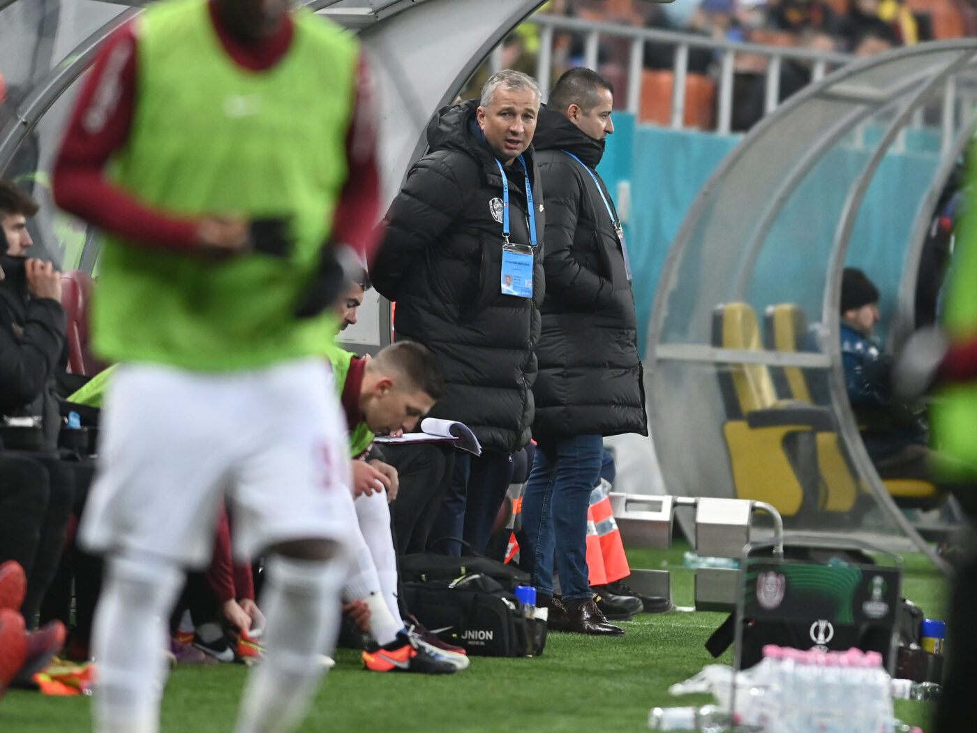 Dan Petrescu, înjurat ca la ușa cortului de fanii FCSB, după ce s-a bucurat de victoria celor de la CFR Cluj! Tot stadionul l-a apostrofat pe fostul fotbalist al Stelei