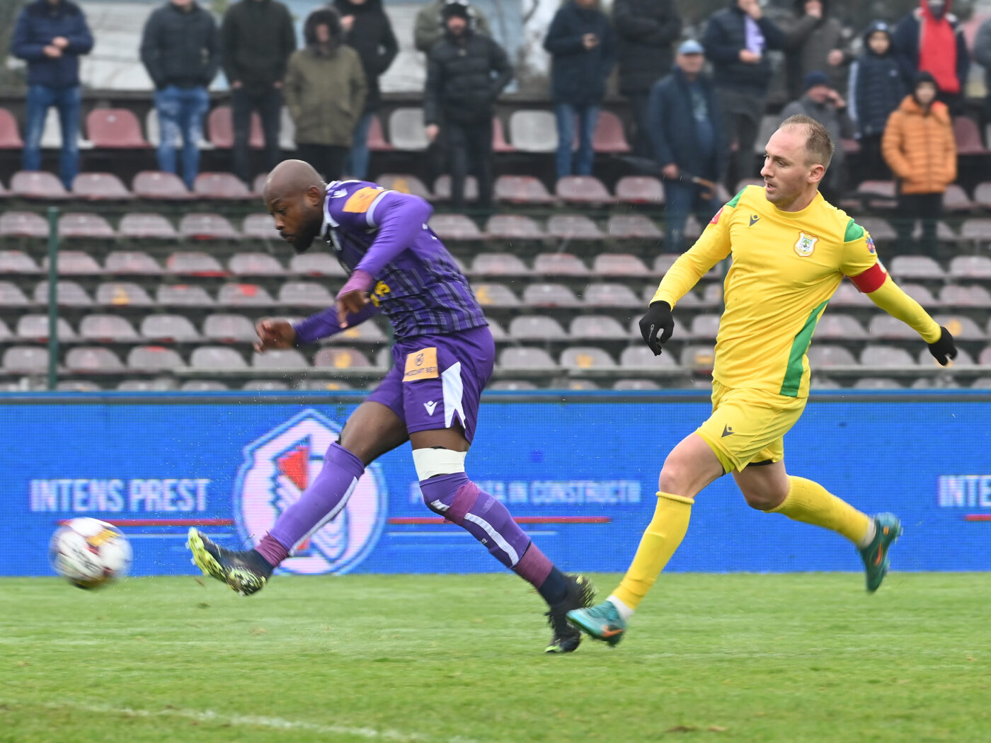 CS Mioveni – FC Argeș 0-2, în runda a 6-a din play-out | „Vulturii” au urcat pe loc de baraj, echipa lui Dică este practic retrogradată
