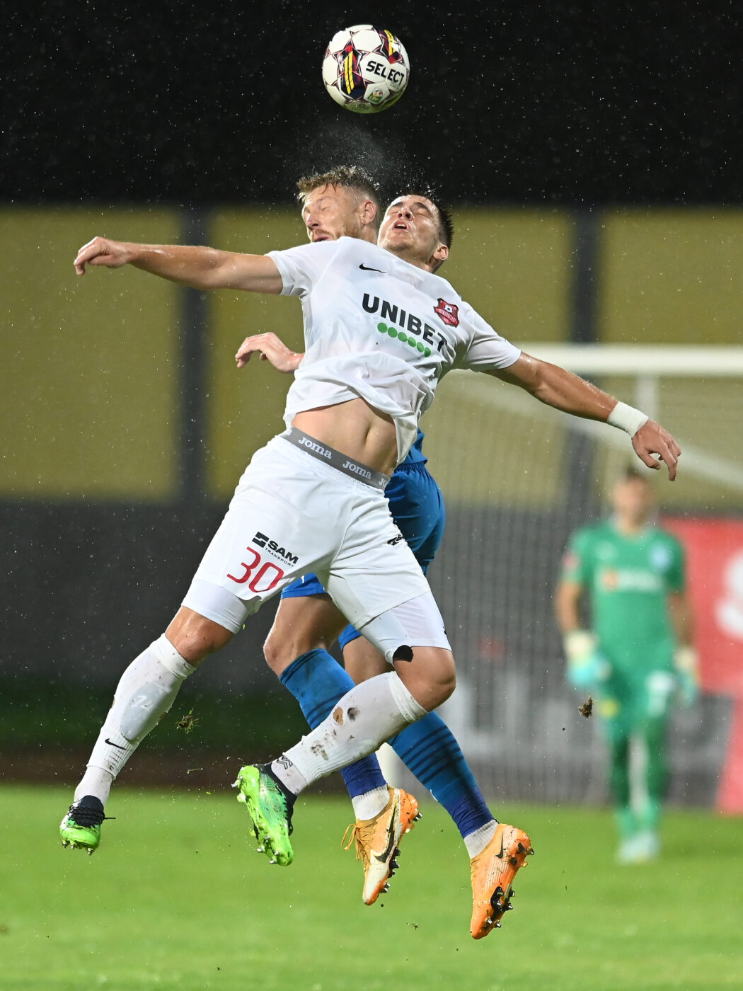 Daniel Paraschiv during Romania Superliga: A.F.C. HERMANNSTADT VS News  Photo - Getty Images