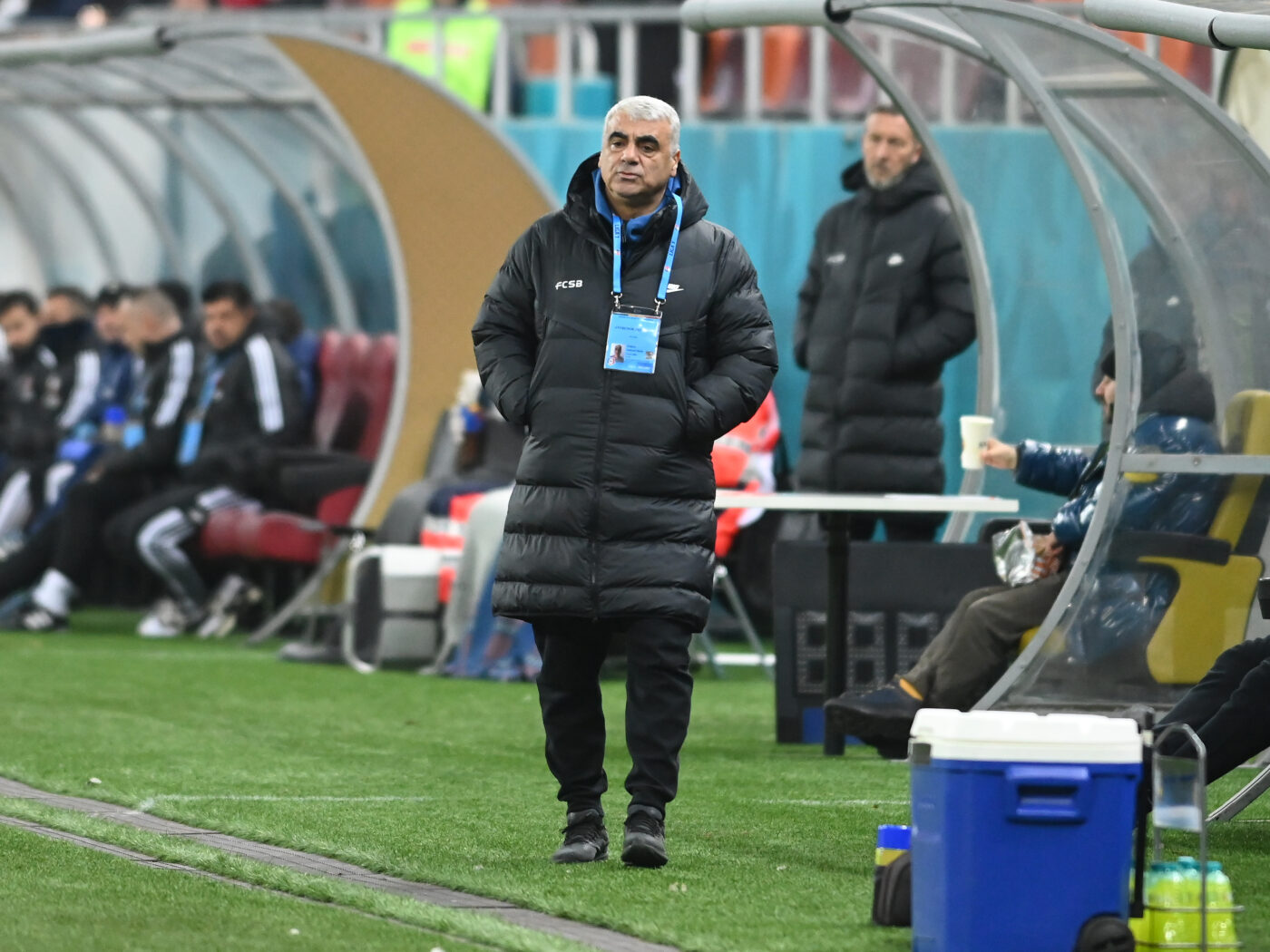 Decizie surprinzătoare luată de conducerea FCSB. Antrenorul principal din acte, Leo Strizu, nu a fost luat în cantonamentul din Antalya: „E hotărârea conducerii!” | EXCLUSIV