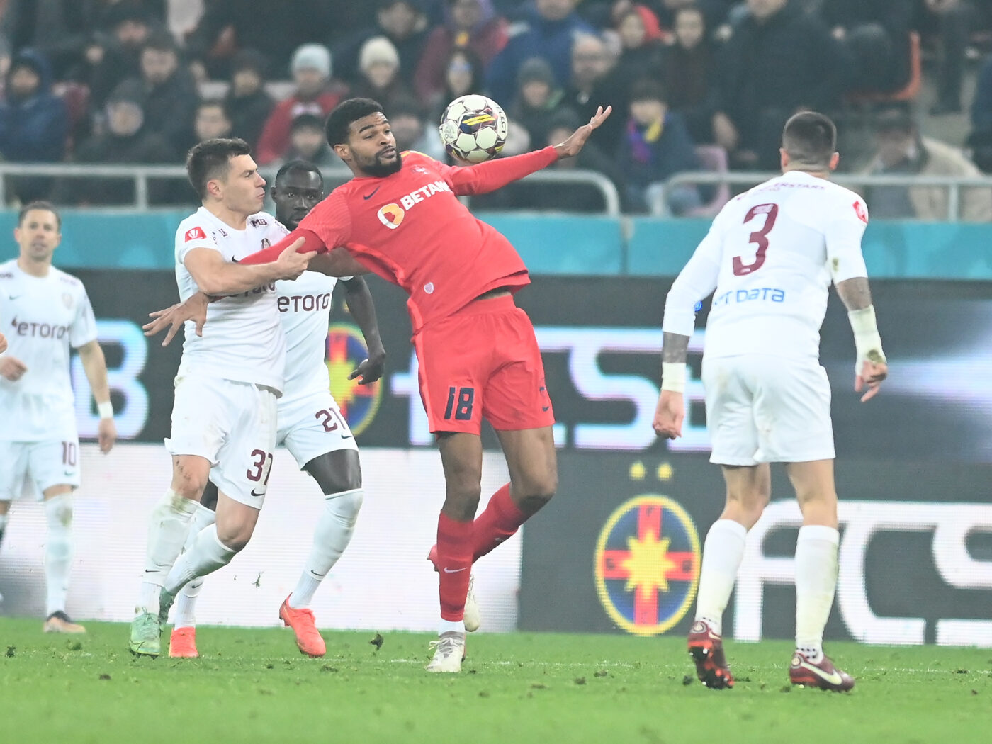 Gigi Becali anunță transferul lui Malcom Edjouma în străinătate: „Cred că va pleca!”. În ce campionat va ajunge mijlocașul