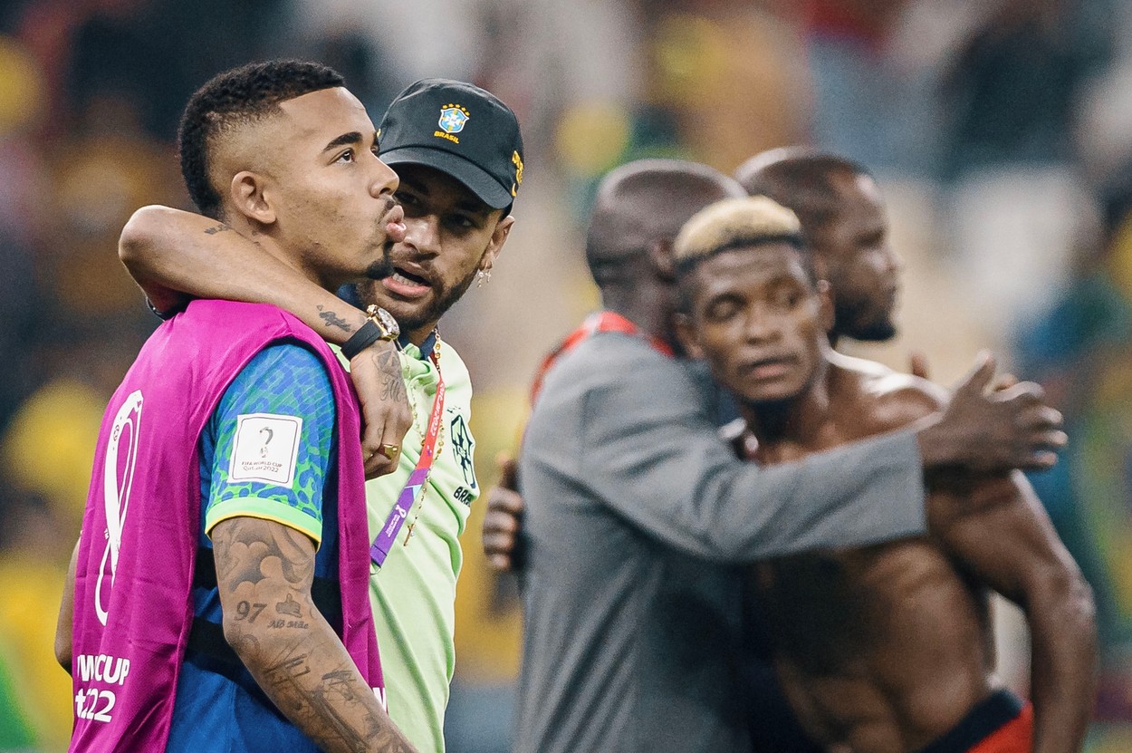 Imagine șocantă cu starul Gabriel Jesus în cârje, după operația suferită la genunchiul drept care l-a trimis acasă de la Campionatul Mondial!