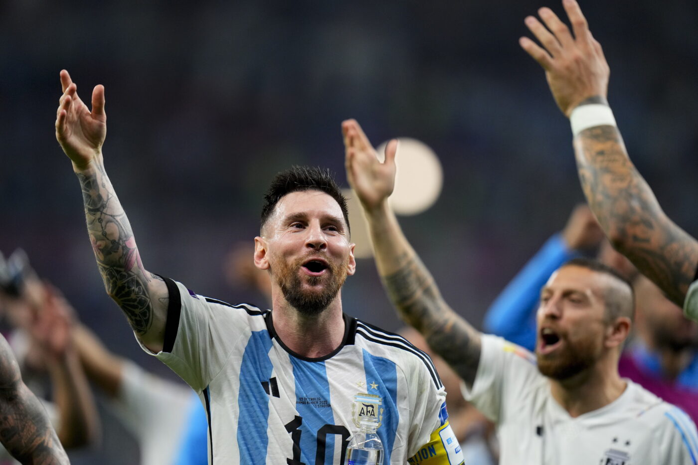 Presa internațională e la picioarele lui Leo Messi după ce Argentina s-a calificat în sferturile de finală ale Campionatului Mondial. „Este un Dumnezeu al fotbalului!”