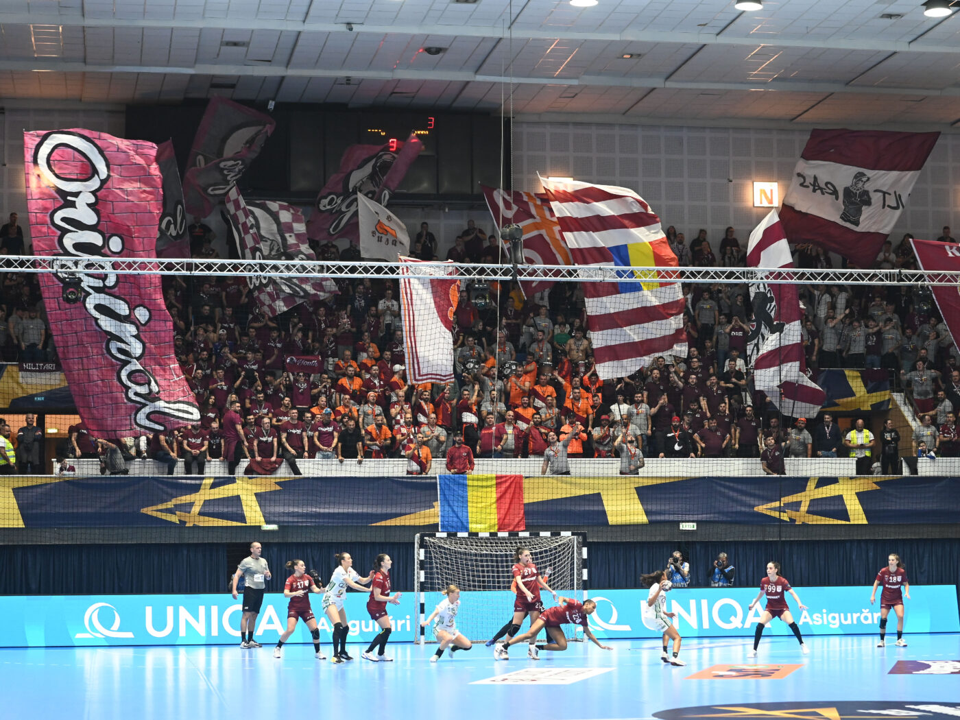 Galeria Rapidului promite din nou show total în Liga Campionilor! Atmosferă de zile mari la meciul cu Buducnost: „Am vândut tot de trei săptămâni!” | SPECIAL
