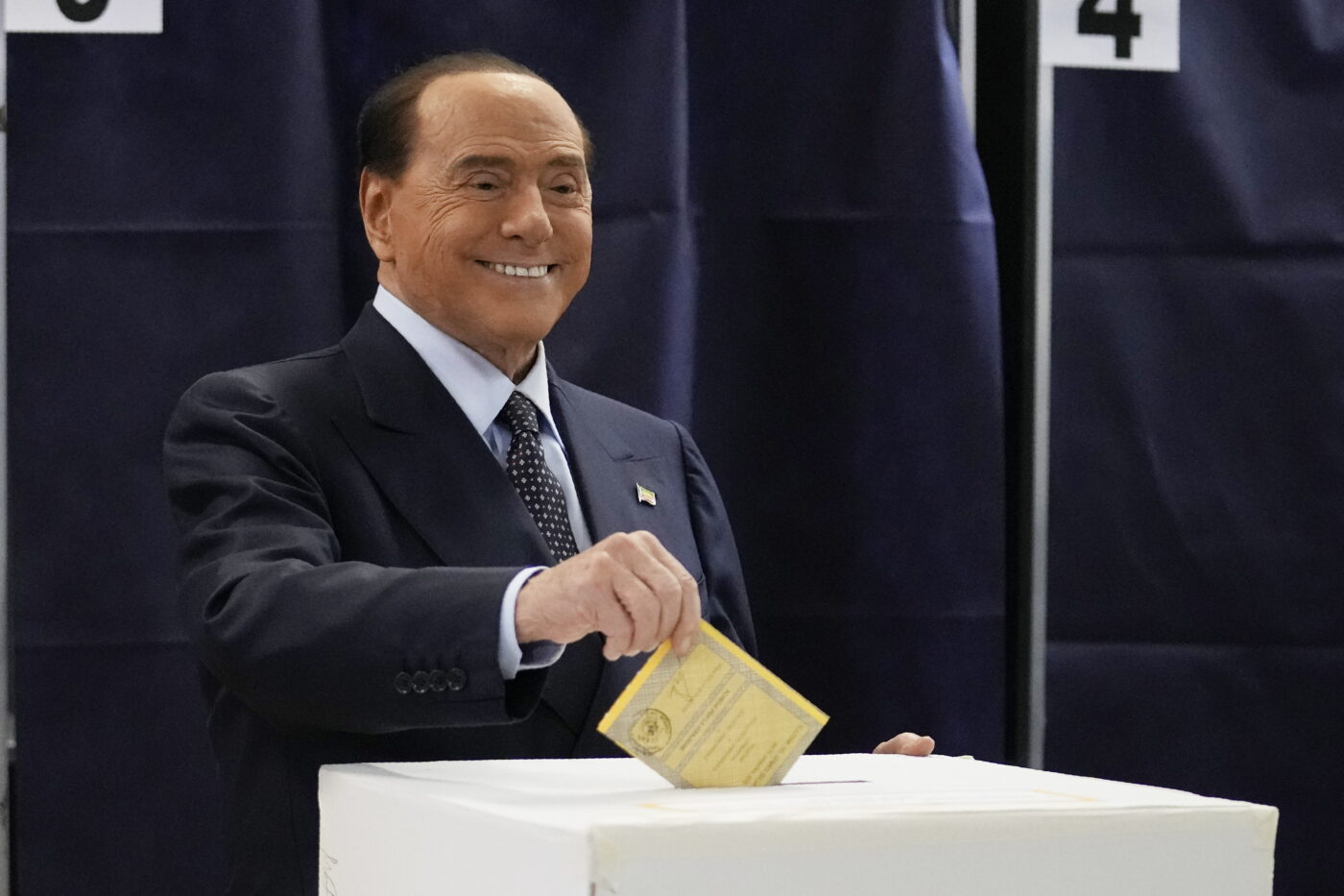 Silvio Berlusconi a avut mereu o fascinație pentru români. Ce fotbaliști a transferat magnatul italian la AC Milan