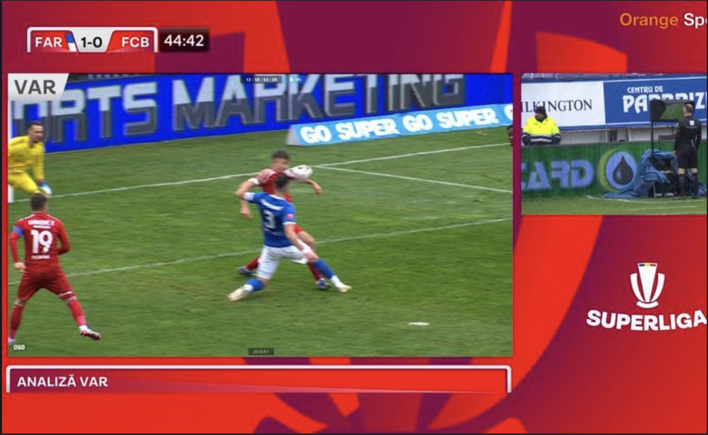 Un nou moment incredibil oferit de VAR în Superliga! Arbitrul s-a chinuit minute bune să ia o decizie din cauza calității sistemului