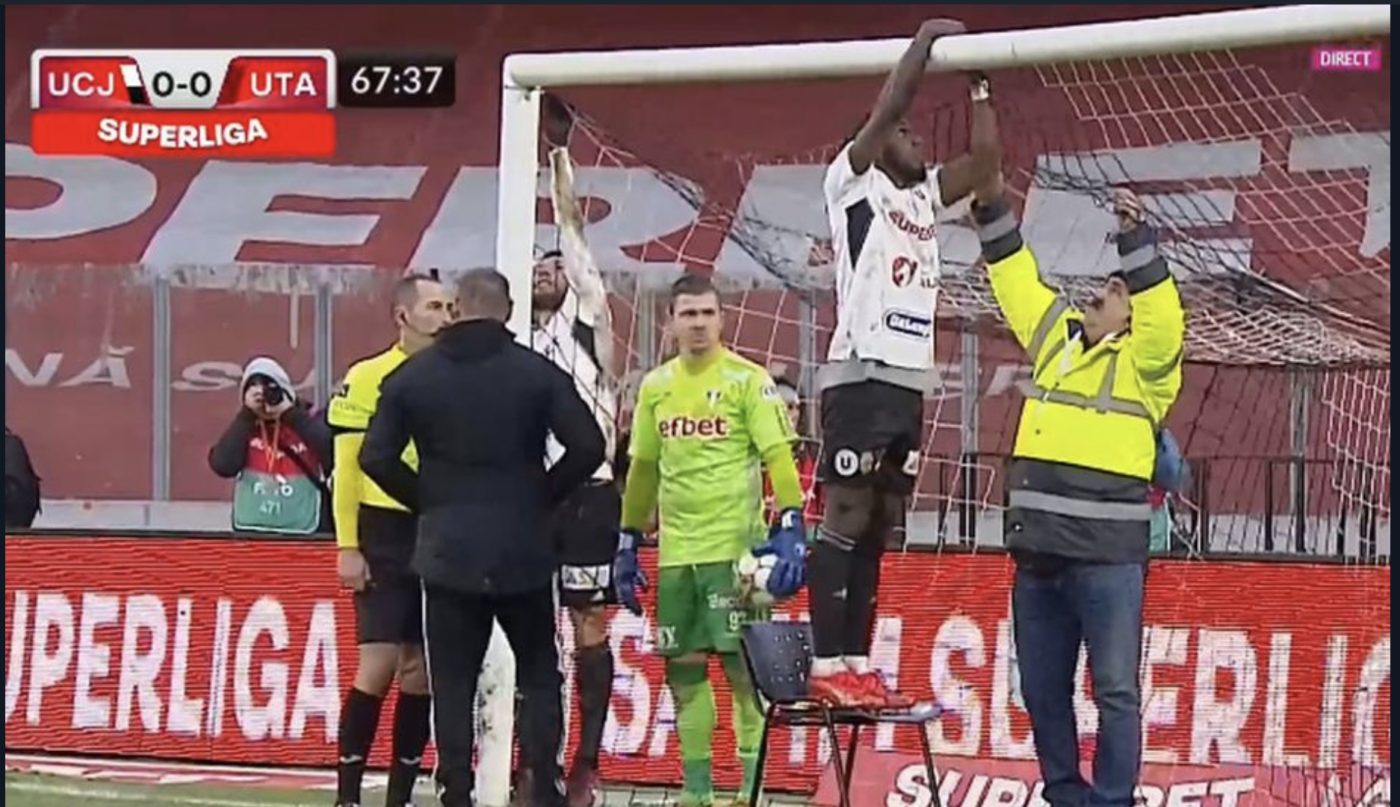 Momente de cascadorii râsului la U Cluj – UTA Arad! Romario Pires a fost „meșterul” de serviciu: „Ar trebui plătit! Ca în România, 5 se uită, unul face”