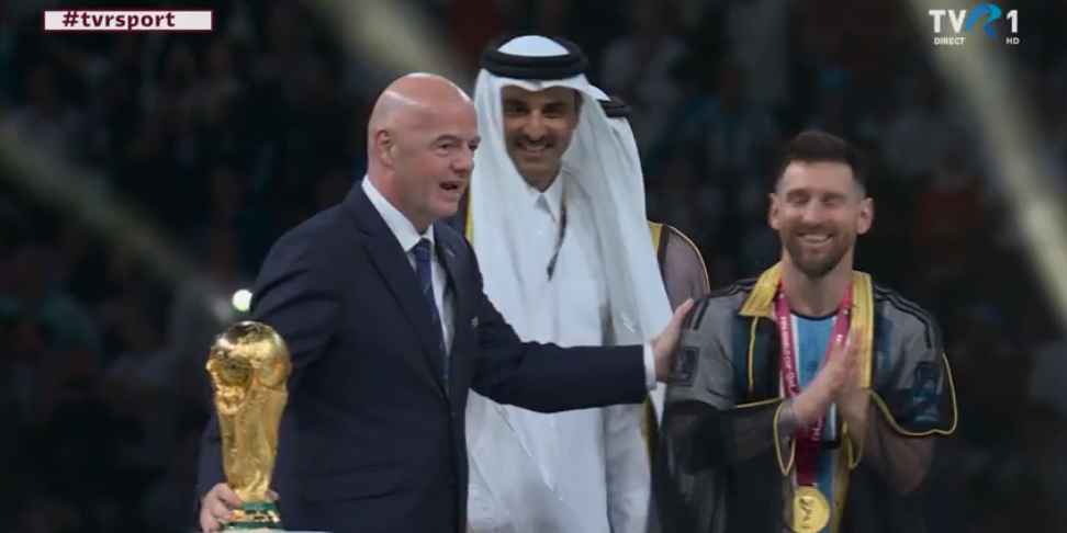 Reacție devastatoare, în direct, la TVR 1 după ce Leo Messi a fost „umilit” la festivitatea de premiere și obligat să poarte o robă tradițională din Qatar: „Nu poți să te îmbraci în fantomă!”