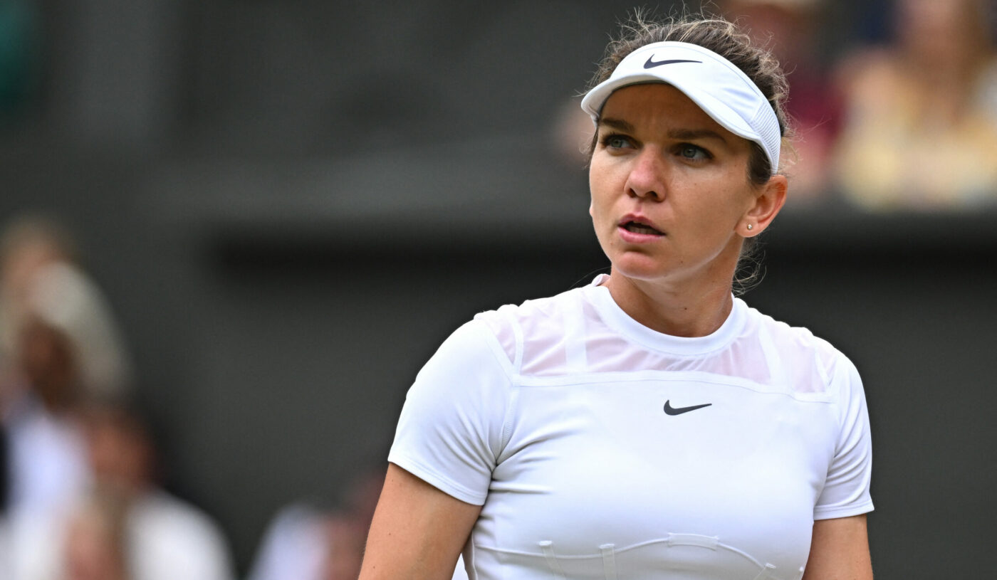 Simona Halep, trădată de cine nu se aștepta după prelugirea suspendarii: „S-au urcat cu picioarele pe trofeele ei!” Dezvăluiri din orașul natal al campioanei
