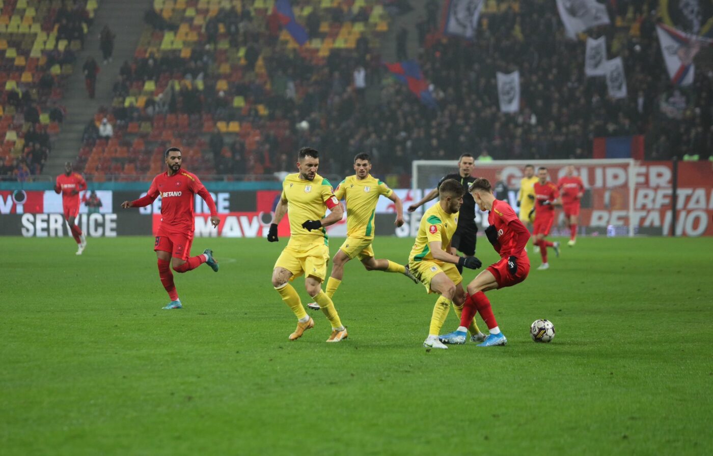 FCSB – CS Mioveni 5-1, Live Video Online, în etapa a 19-a din Superliga. Radaslavescu marchează și el! Roș-albaștrii se apropie de cea mai clară victorie a sezonului