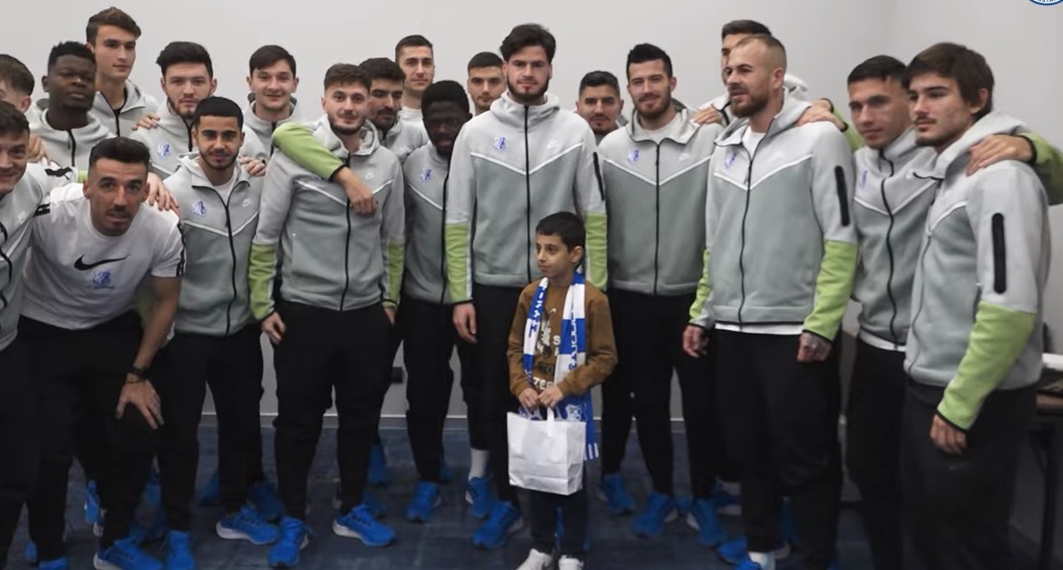 Gest superb din partea lui Denis Alibec! Pentru un puști de 9 ani Moș Crăciun a venit mult mai devreme | VIDEO