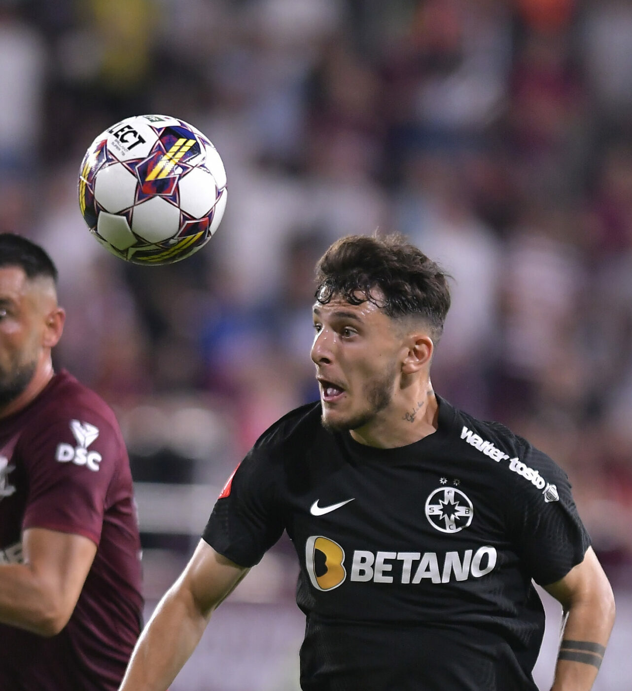 Oficial: Ianis Stoica s-a despărțit de FCSB și a fost prezentat de U Cluj! Prima fotografie a vârfului de atac în echipamentul „șepcilor roșii”