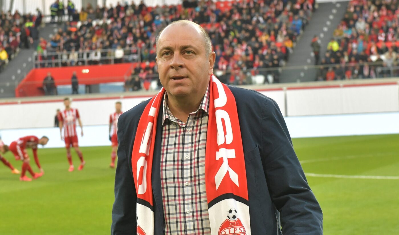 Laszlo Dioszegi a răcit cobză în Qatar, de la aerul condiționat de pe stadioane. „De la 35 de grade, s-au făcut brusc 20”. De ce n-a postat Sepsi niciun mesaj de Ziua Națională a României