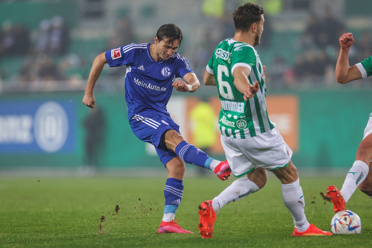 Schalke 04 a debutat un fotbalist român la prima echipă: „Mă bucur de fiecare secundă pe care o joc”
