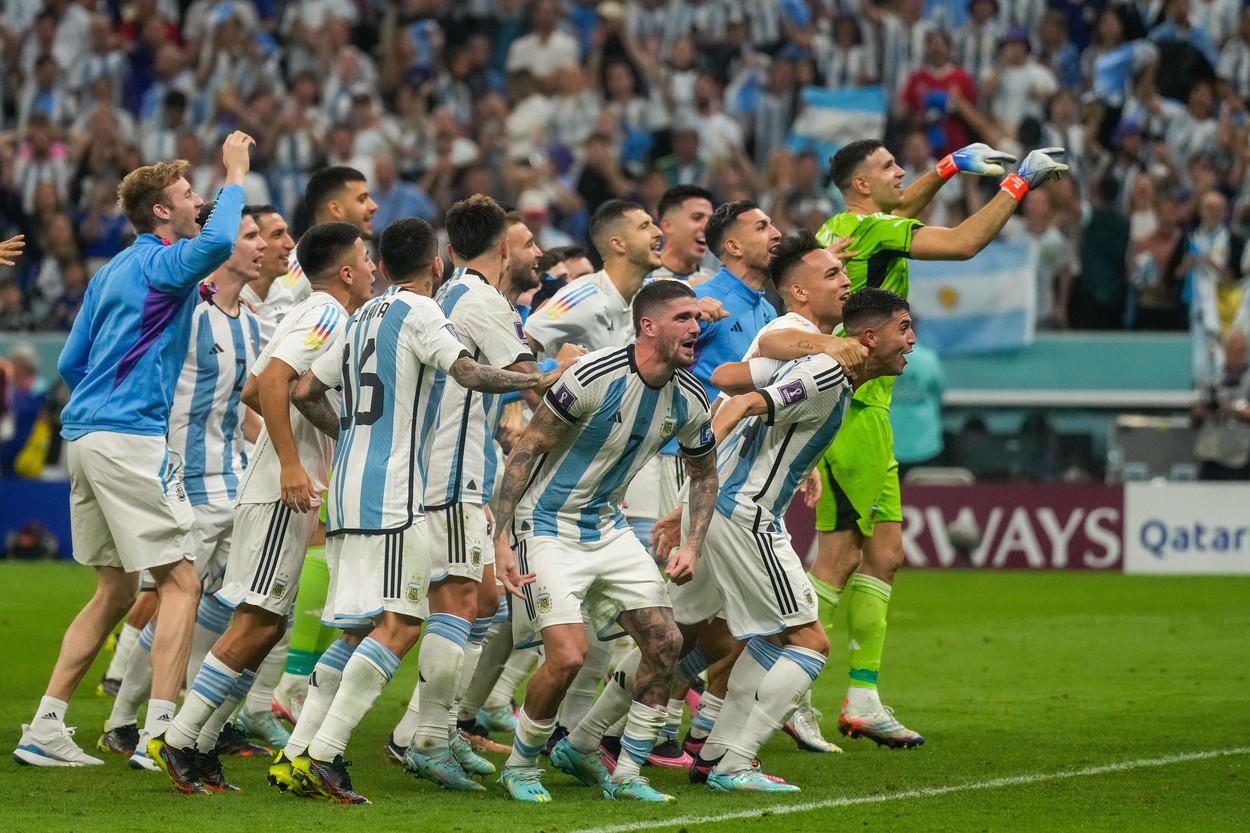 Ce scrie presa internațională după calificarea senzațională a „Pumelor” în finala Campionatului Mondial din Qatar: „Cu Messi și Julian, «Argentina a la final»!”