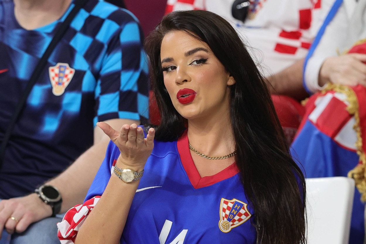 Ivana Knoll a făcut furori și în finala mică de la Mondialul din Qatar. Tricoul cu care „cucerit” internetul: „De acum iubesc Croația!” | GALERIE FOTO