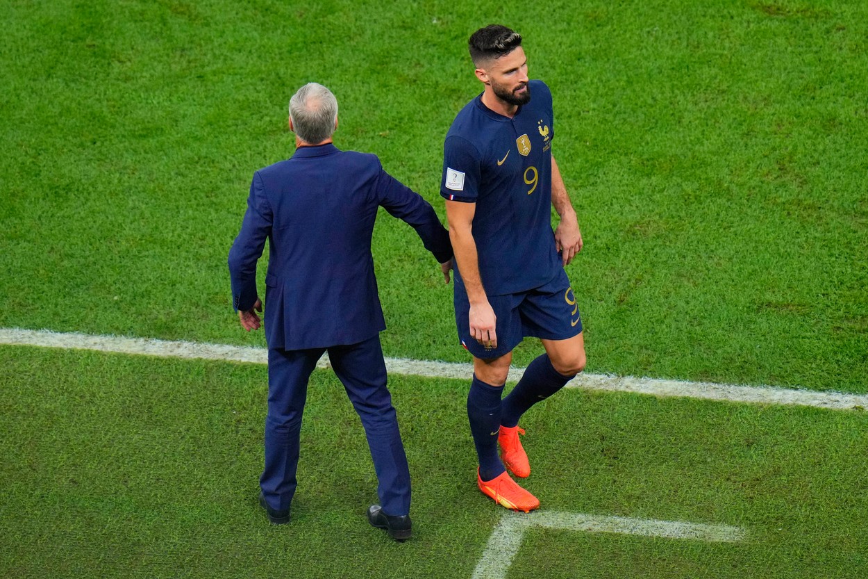 Didier Deschamps și-a ieșit din minți la 2-0 pentru Argentina și a făcut două schimbări în minutul 41: cei doi jucători înlocuiți și umiliți sunt vedetele Dembele și Giroud!