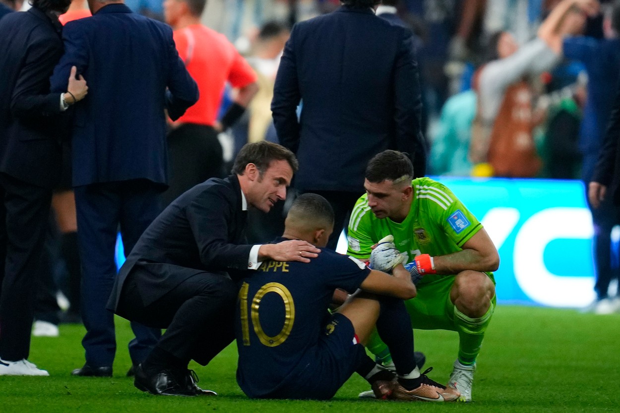 Mesajul pe care Emmanuel Macron, preşedintele Franței, i l-a transmis lui Kylian Mbappe, între 4 ochi, după ce a pierdut finala cu Argentina: „Asta i-am zis!”
