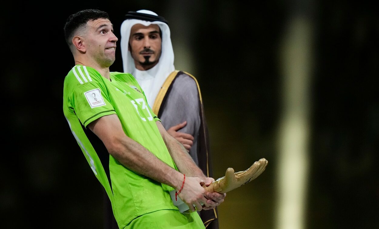 Cum este așteptat Emiliano Martinez la Aston Villa, după gestul obscen din finala Cupei Mondiale: „Îl sfătuiesc să-și controleze emoțiile”