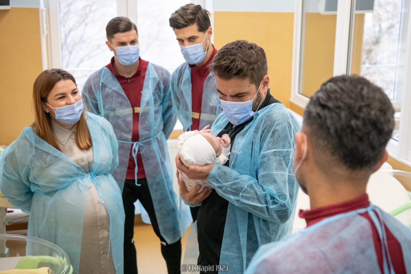 Acțiune de suflet a rapidiștilor la un spital din Arad: „Încercăm să le oferim un zâmbet celor mai puțin norocoși”
