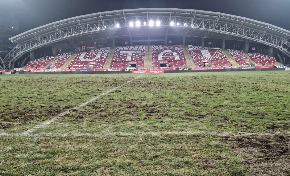 Preia Superliga modelul spaniol? Cluburile vor fi amendate pentru terenurile impracticabile | EXCLUSIV