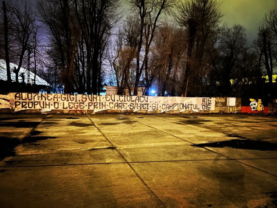 Galeria Stelei, prima reacție după promulgarea legii care ar putea facilita accesul FCSB-ului în Ghencea. Mesaj ironic în miez de noapte: „Alo? Nea Gigi”