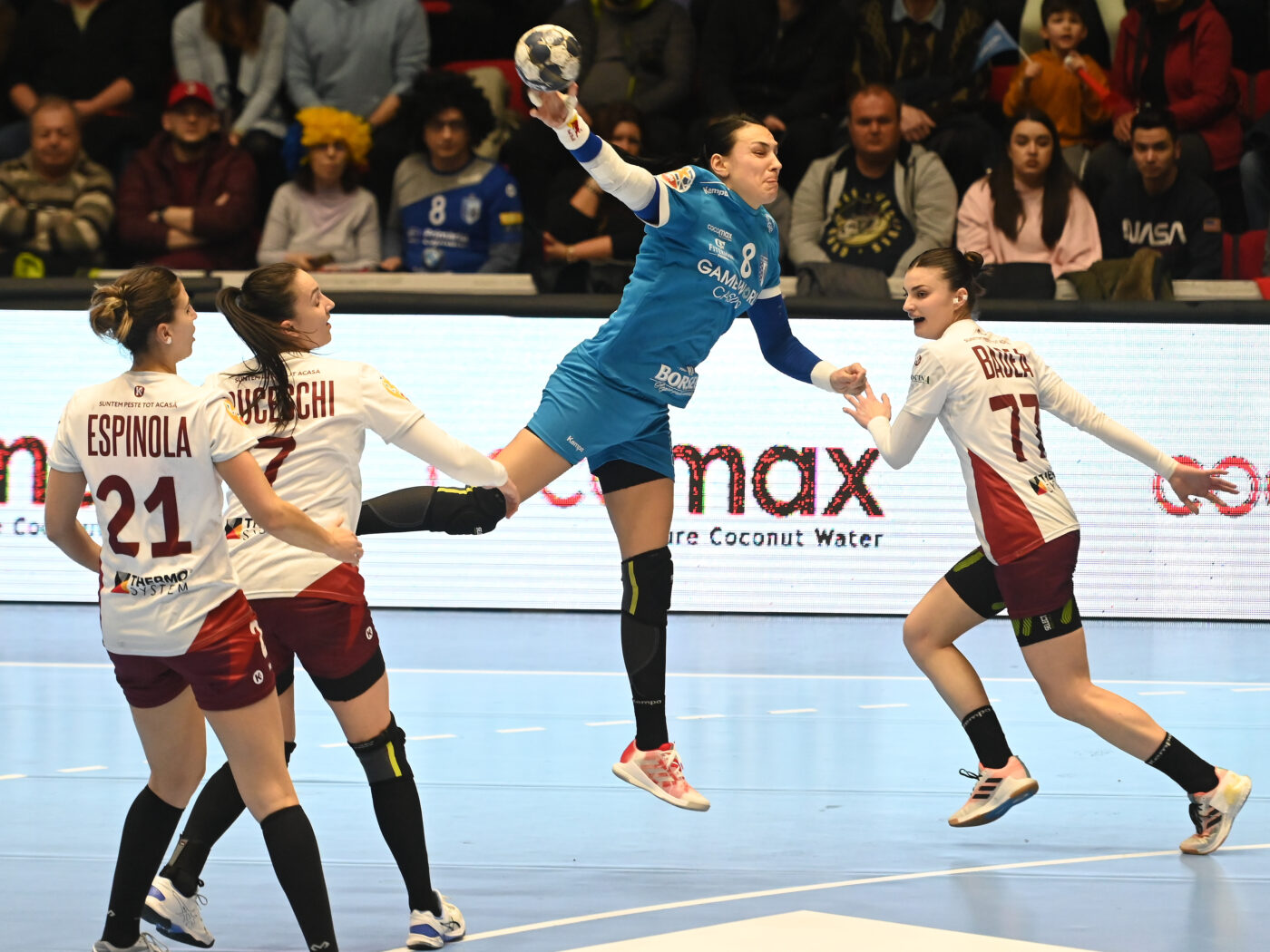 O glorie a handbalului masculin știe cine câștigă derby-ul CSM București – Rapid! Motivul