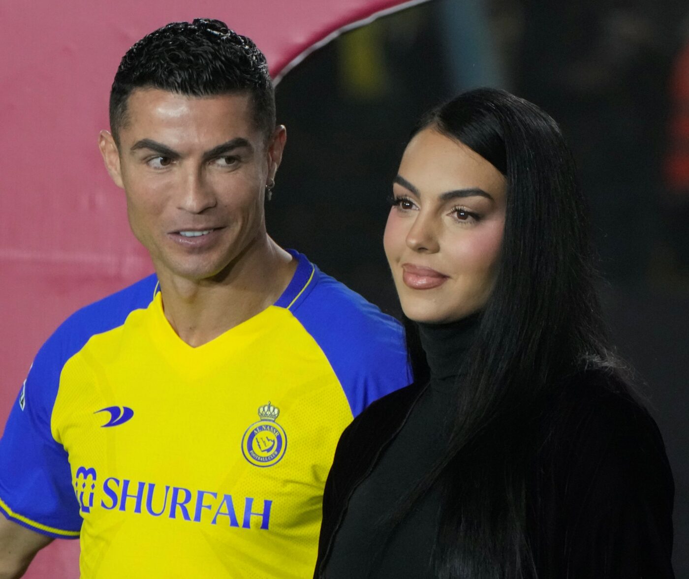 Cristiano Ronaldo încalcă legea din Arabia Saudită din cauza Georginei! Ce nu au voie să facă cei doi îndrăgostiți. „Autoritățile au început să mai închidă ochii!” | GALERIE FOTO